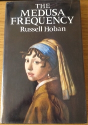 The Medusa Frequency by Russell Hoban with cover art by Frances Broomfield